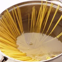 スパゲティをゆでる